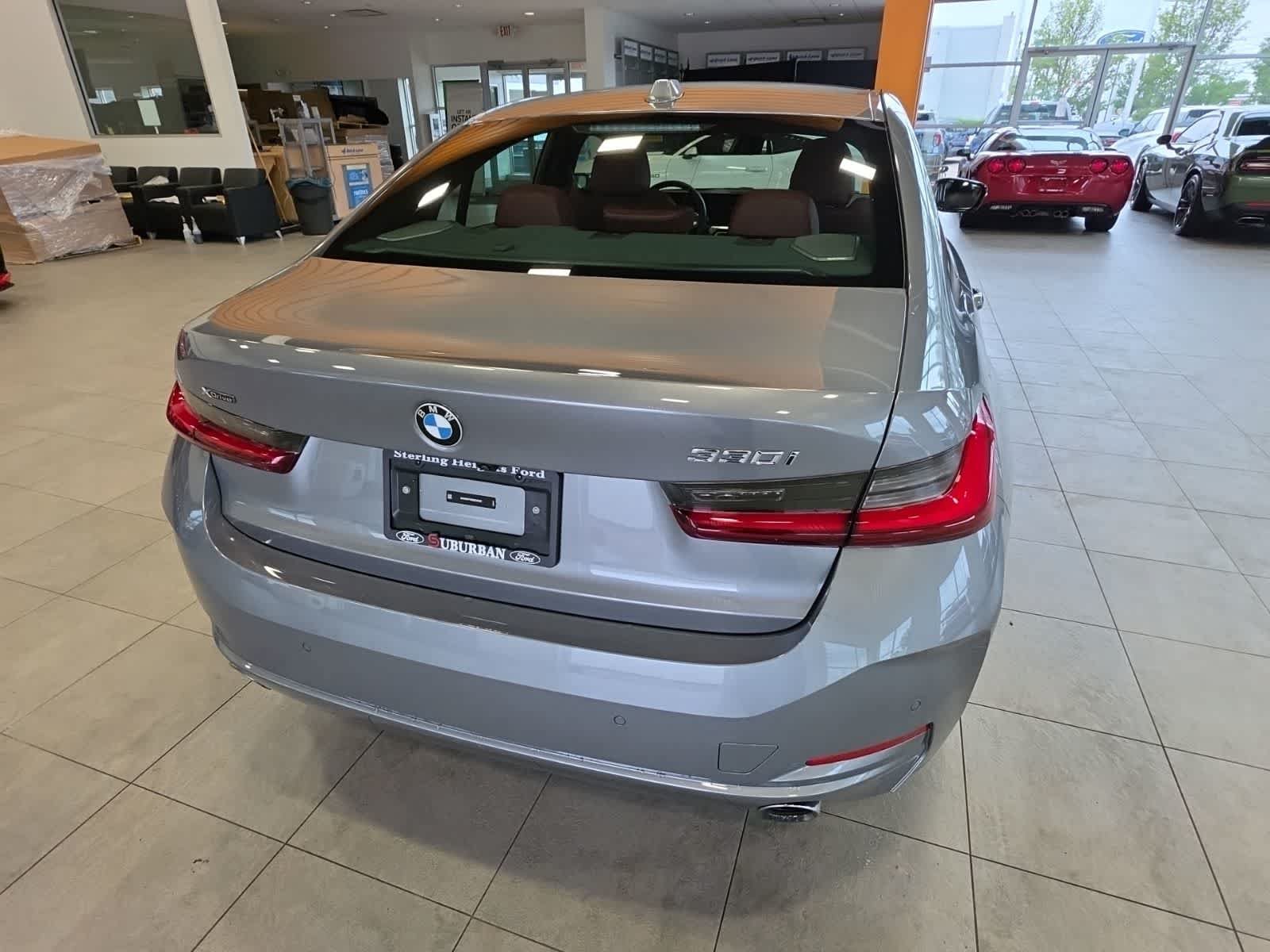 Used 2024 BMW 330i xDrive Sedan w/ Premium Package AWD/4WD image 10