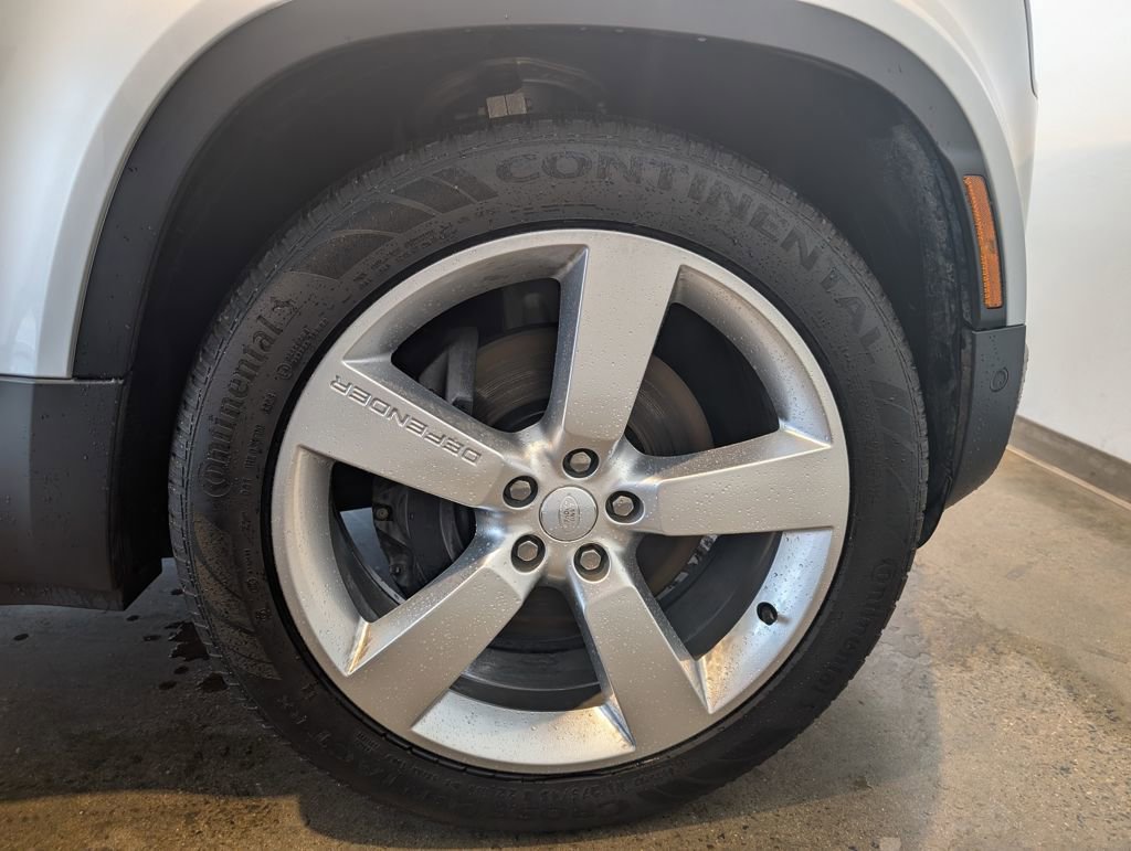 Used 2024 Land Rover Defender 110 SE image 7