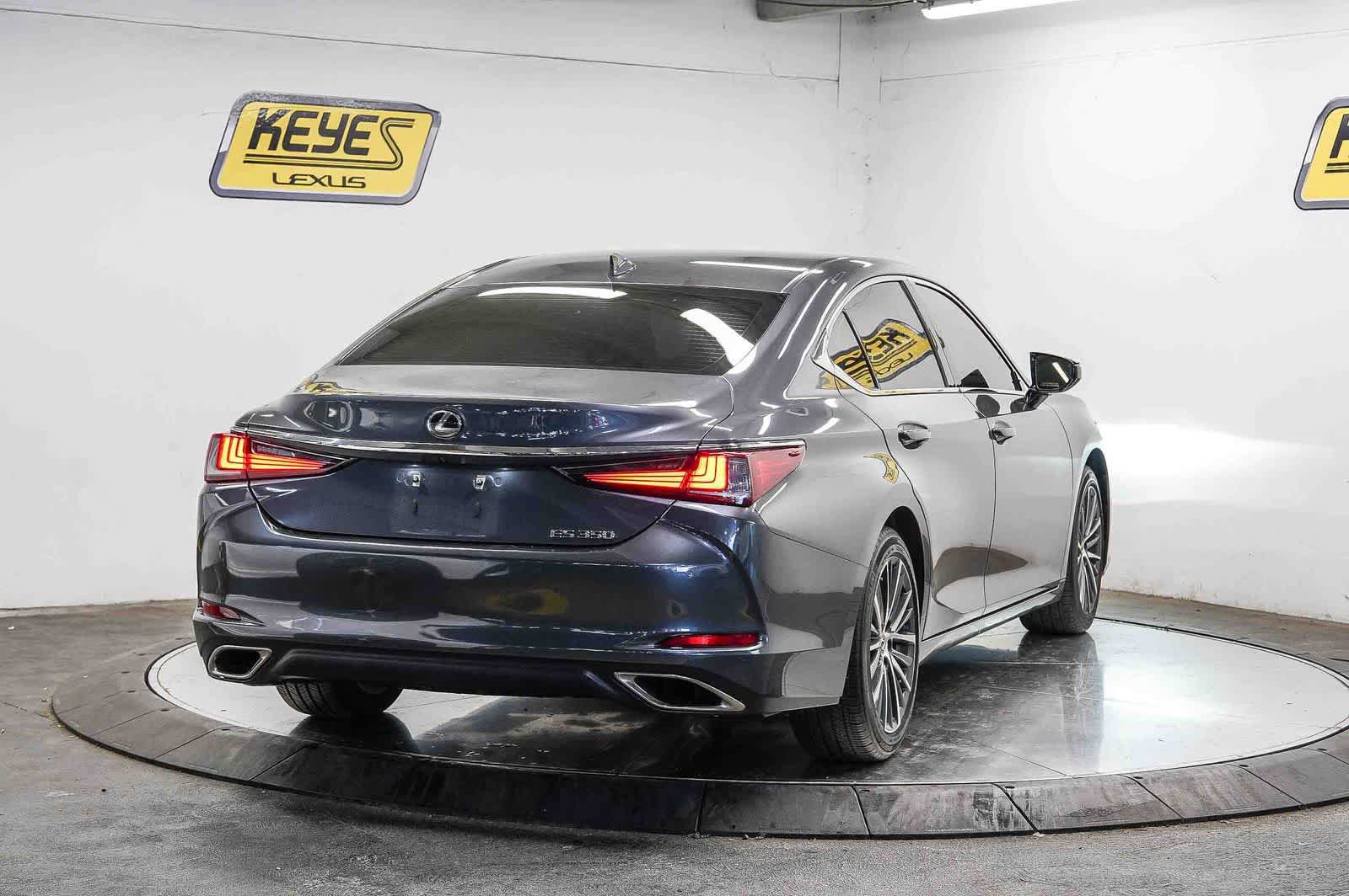 Used 2023 Lexus ES 350 w/ Premium Package FWD image 4