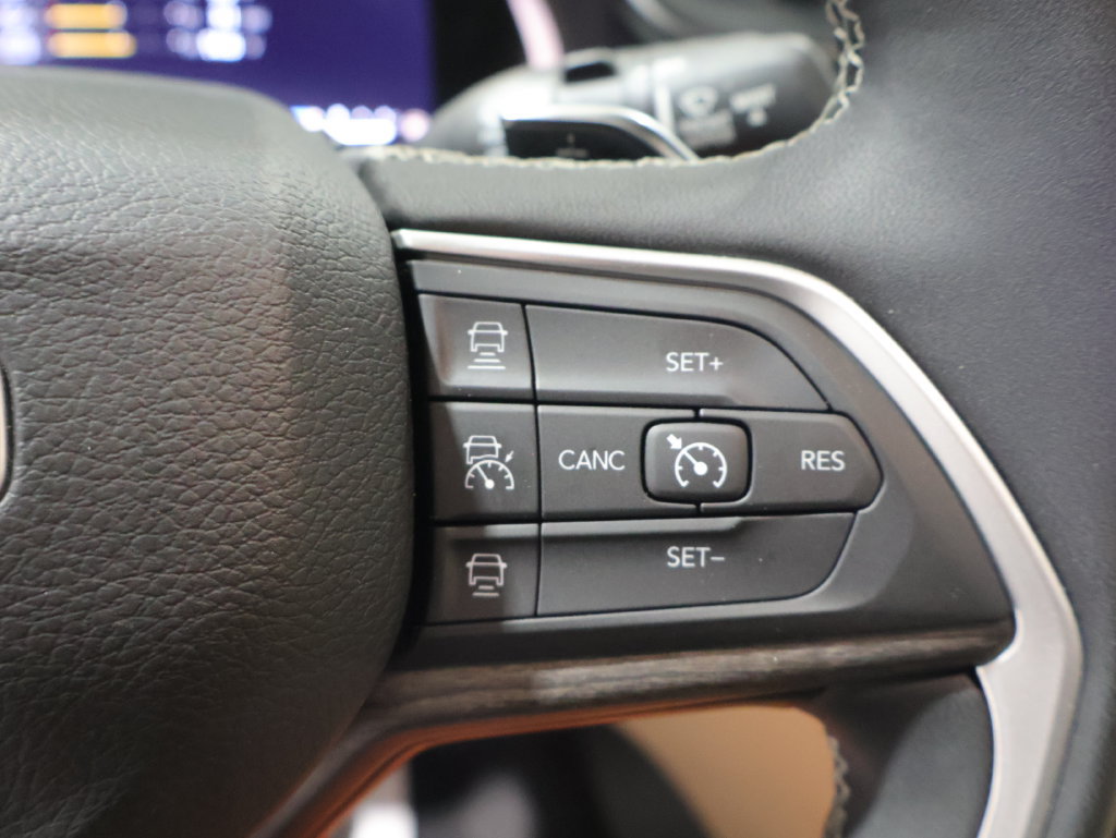 Certified 2023 Jeep Grand Cherokee Limited w/ Luxury Tech Group II AWD/4WD image 39