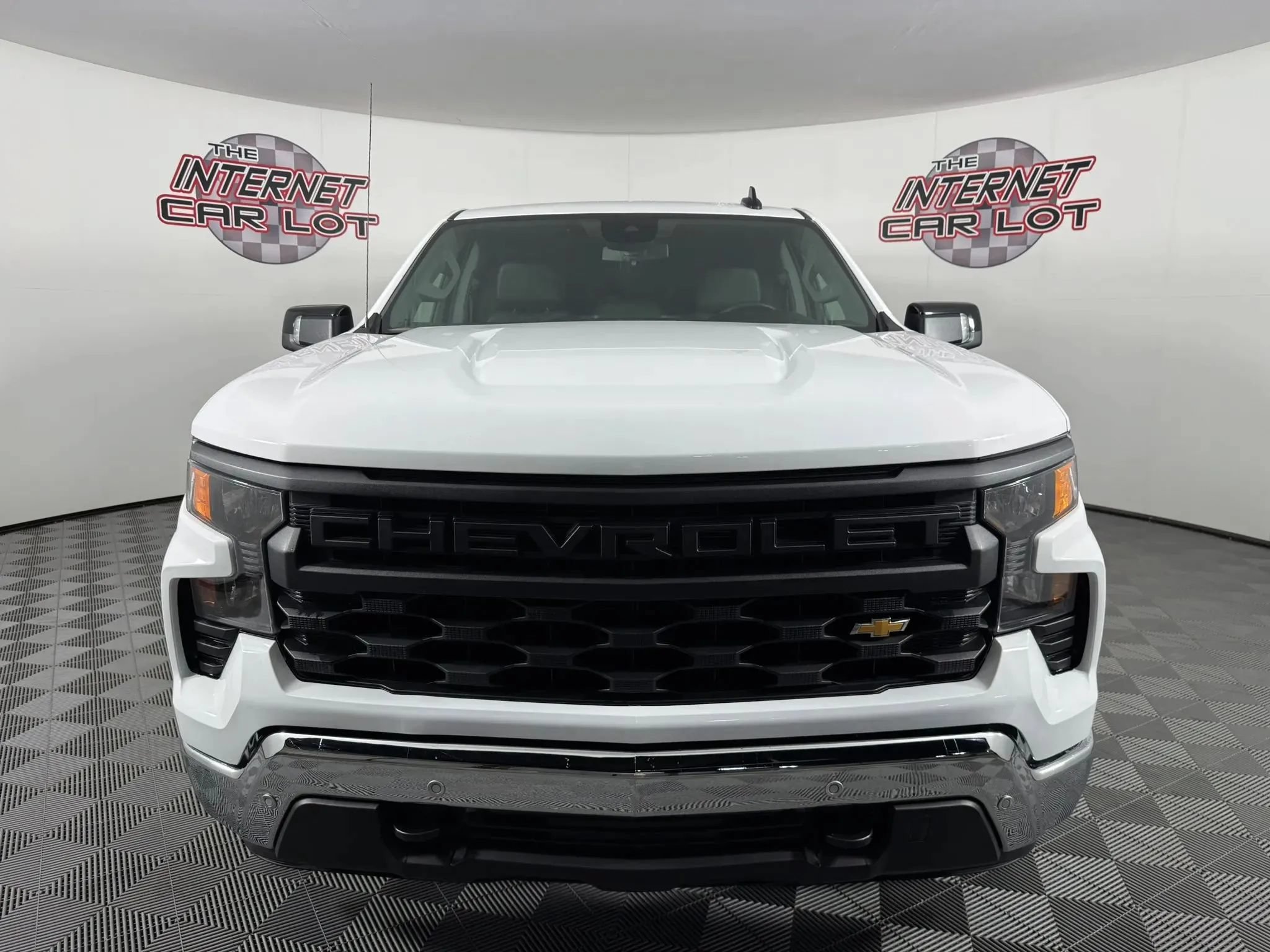 Used 2025 Chevrolet Silverado 1500 W/T w/ WT Safety Package AWD/4WD image 2