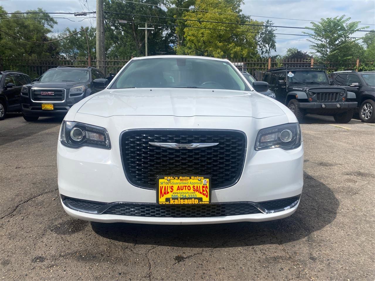 Used 2020 Chrysler 300 Touring w/ Sport Appearance Package image 13