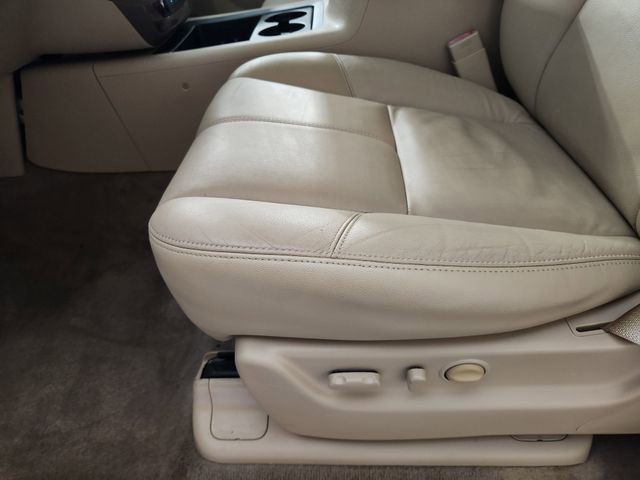 Used 2013 Chevrolet Tahoe LT w/ Luxury Package RWD image 20