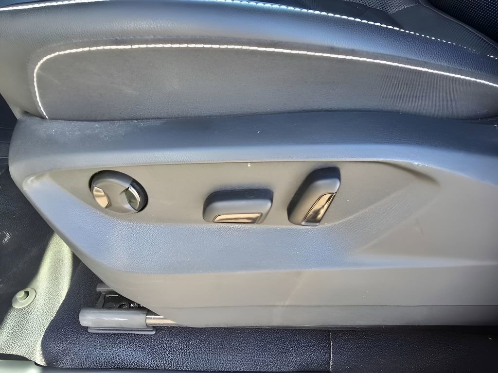 Used 2025 Volkswagen Atlas SE image 16