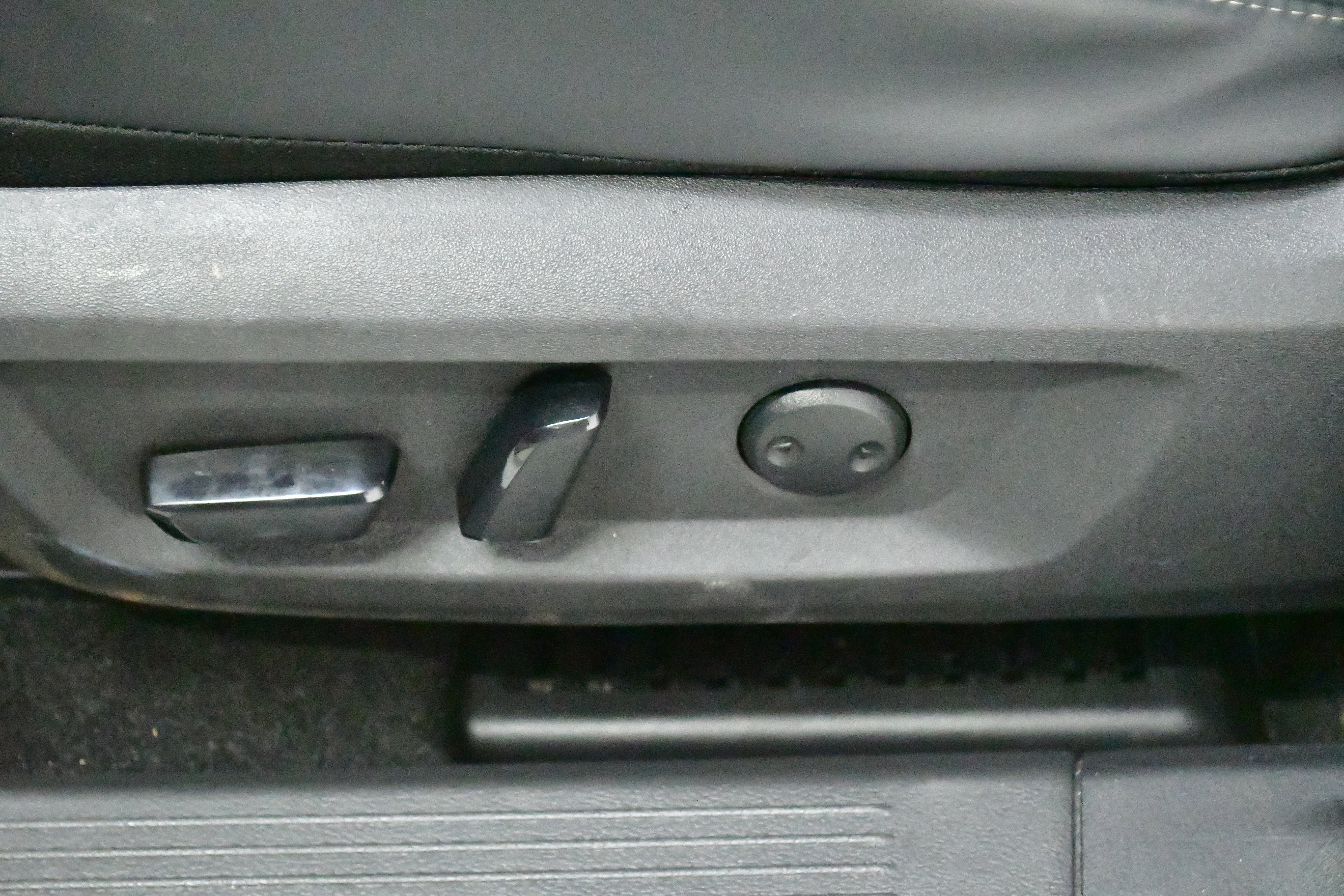 Used 2023 Nissan Rogue SV w/ SV Premium B Package image 29