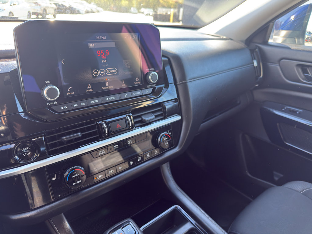 Certified 2025 Nissan Pathfinder SV image 40