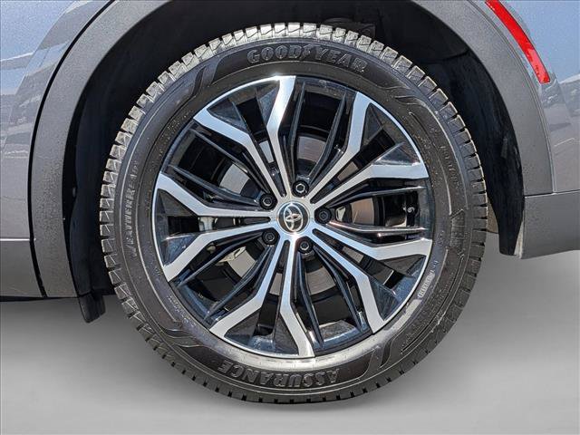 Used 2023 Toyota Crown AWD/4WD image 21