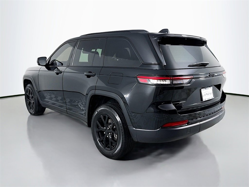 Used 2025 Jeep Grand Cherokee Altitude w/ Trailer Tow Package image 3