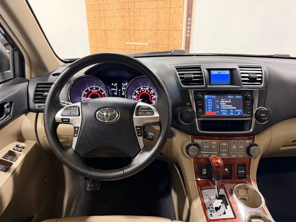 Used 2013 Toyota Highlander Limited image 29
