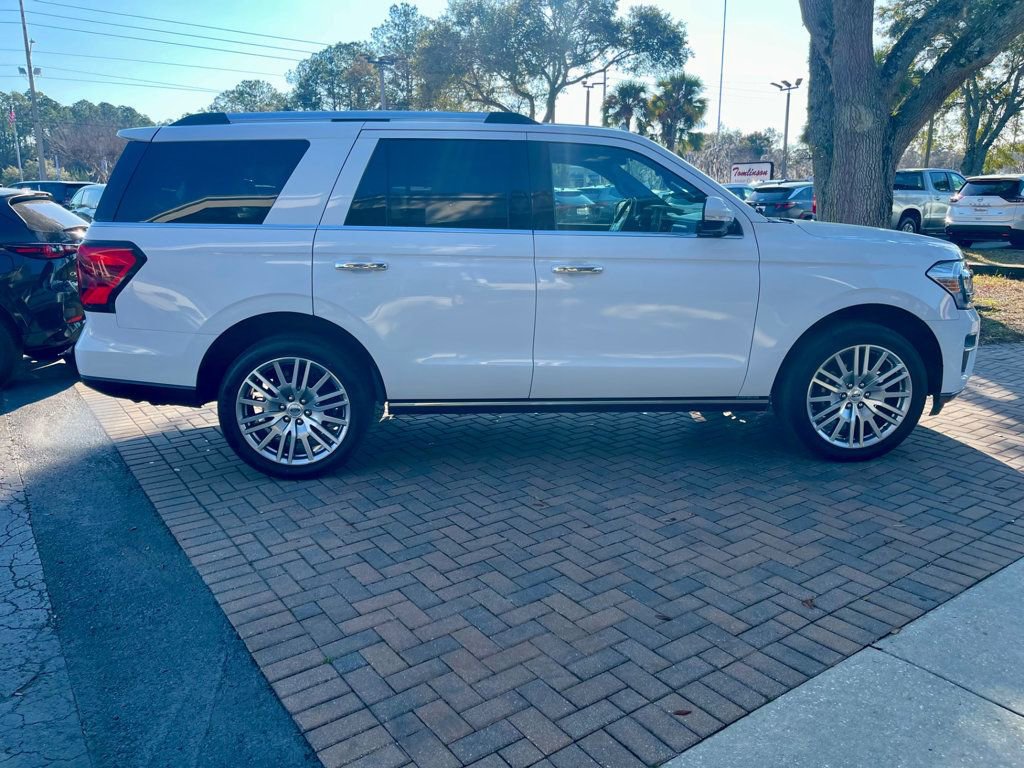 Used 2024 Ford Expedition Limited image 7