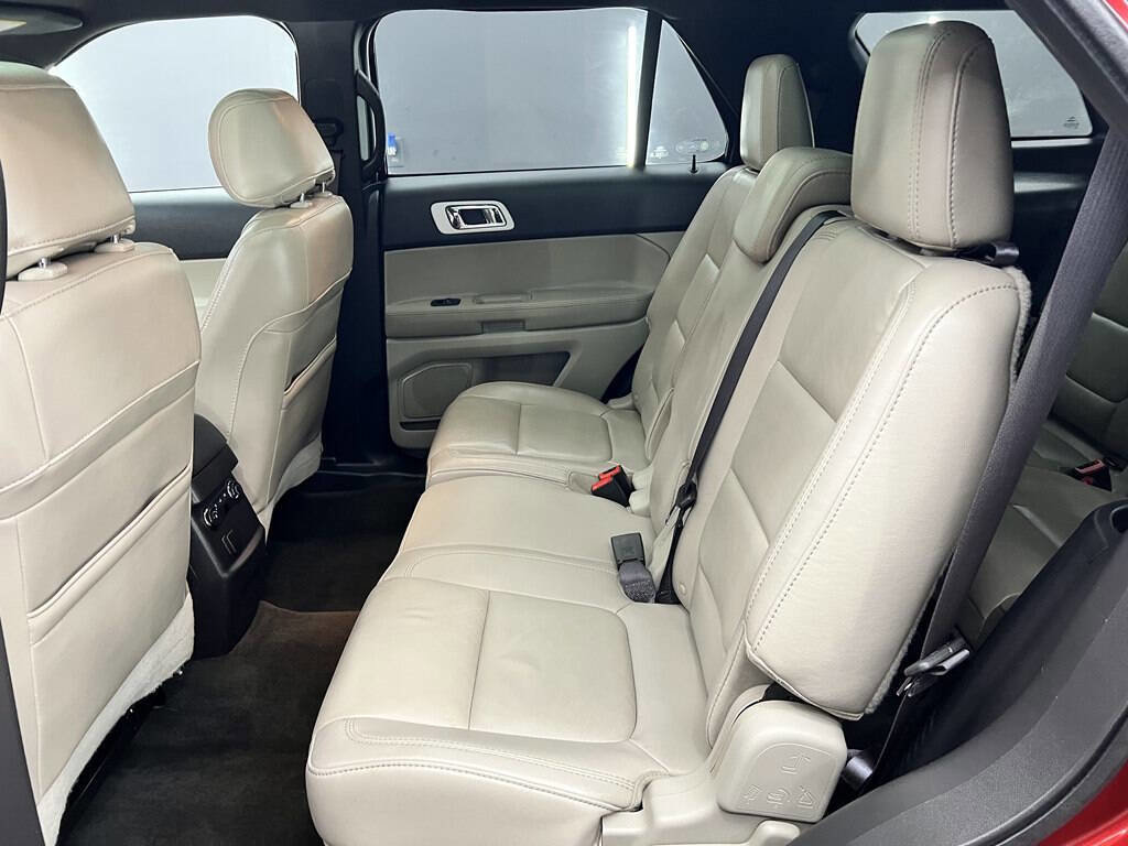 Used 2015 Ford Explorer XLT w/ Equipment Group 202A image 12