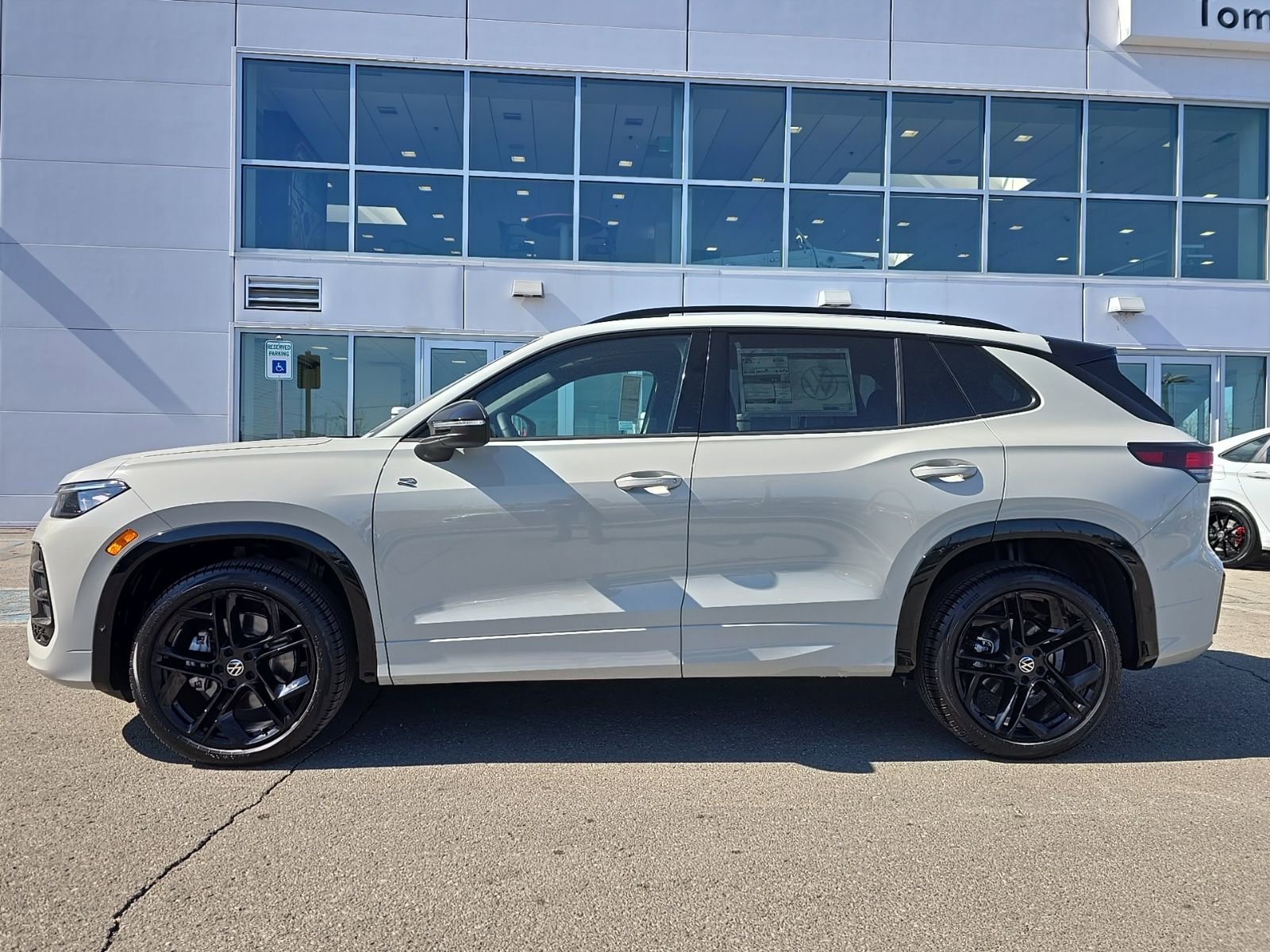 New 2026 Volkswagen Tiguan SE R-Line AWD/4WD image 7