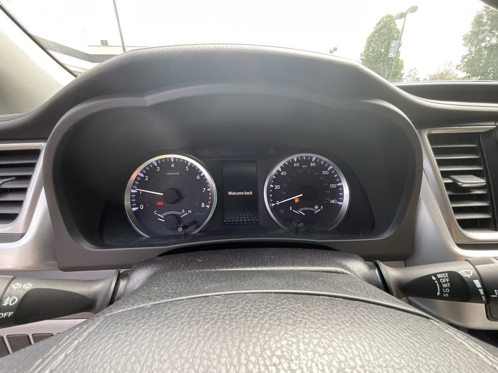 Used 2019 Toyota Highlander Plus AWD/4WD image 16