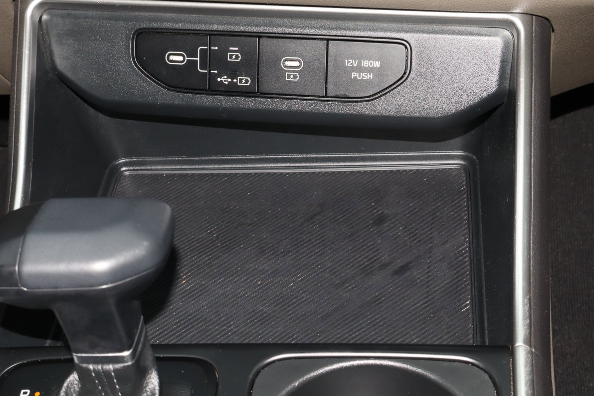 Used 2025 Kia Carnival image 23