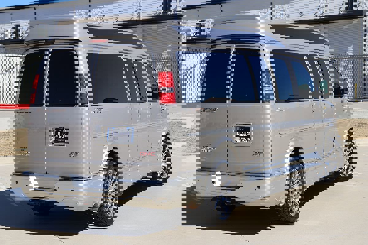 Used 2020 GMC Savana 2500 Extended w/ Enhanced Convenience Package image 10