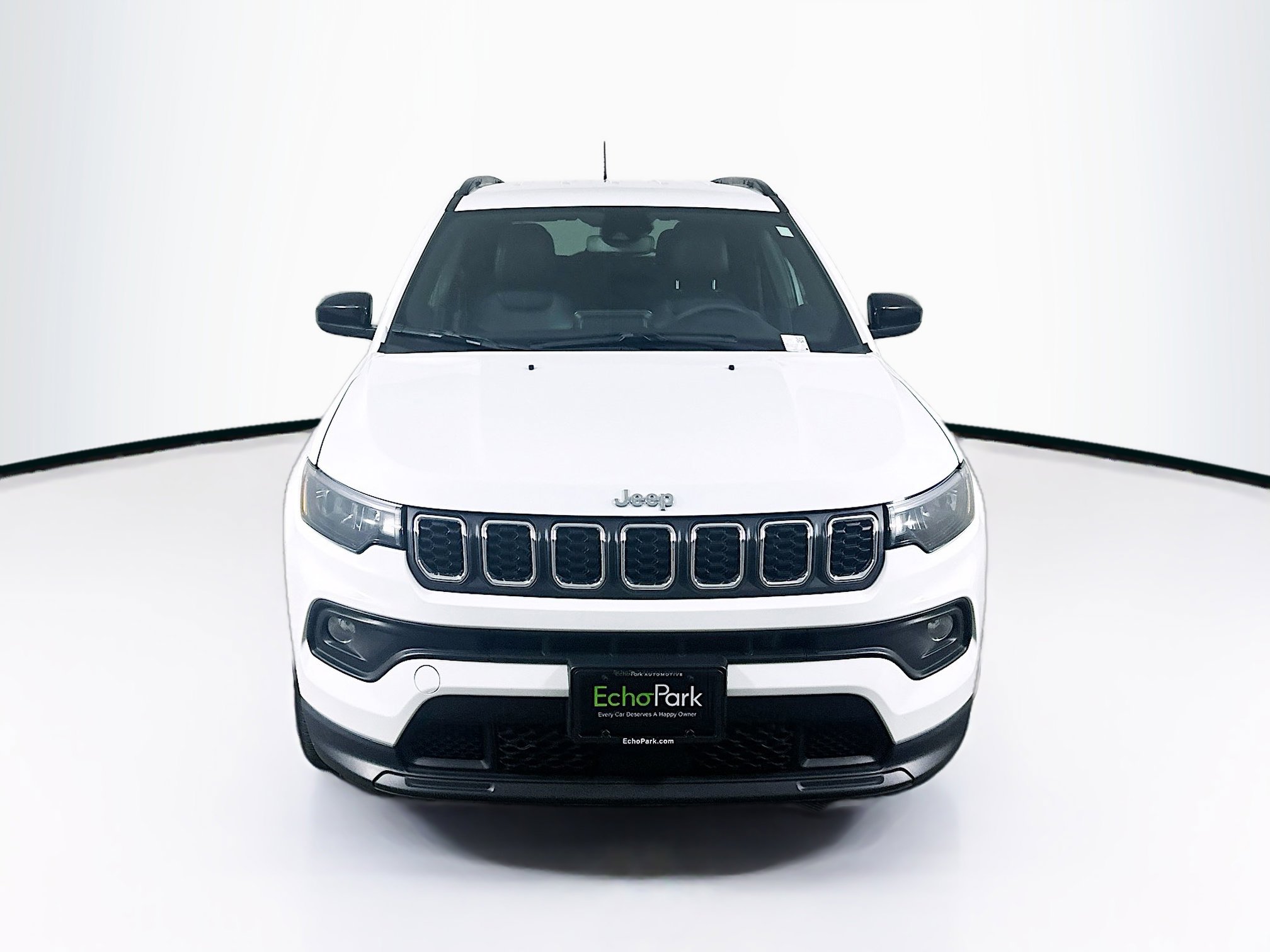 Used 2025 Jeep Compass Latitude image 2