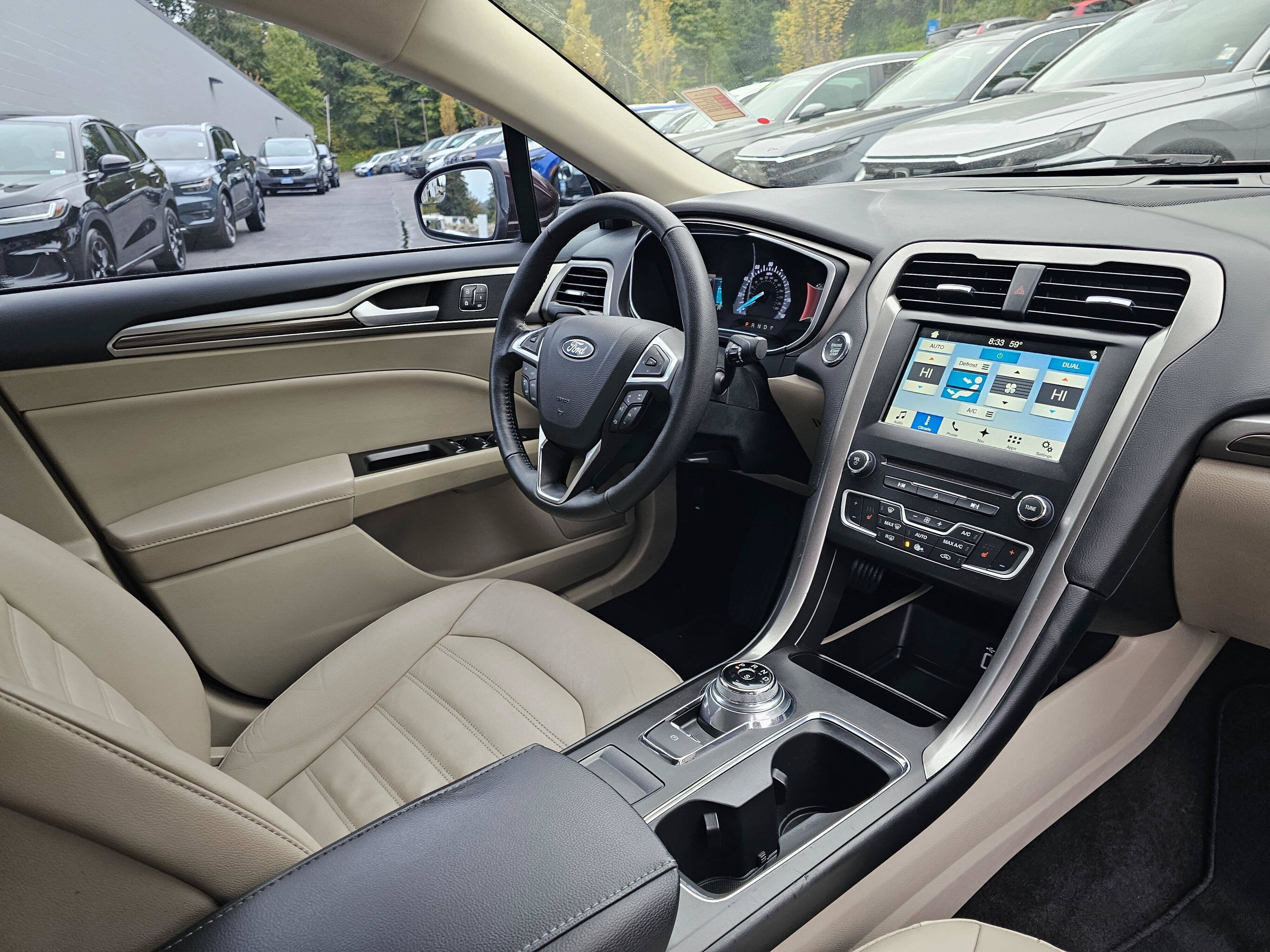 Used 2018 Ford Fusion SE w/ Fusion SE Technology Package FWD image 10
