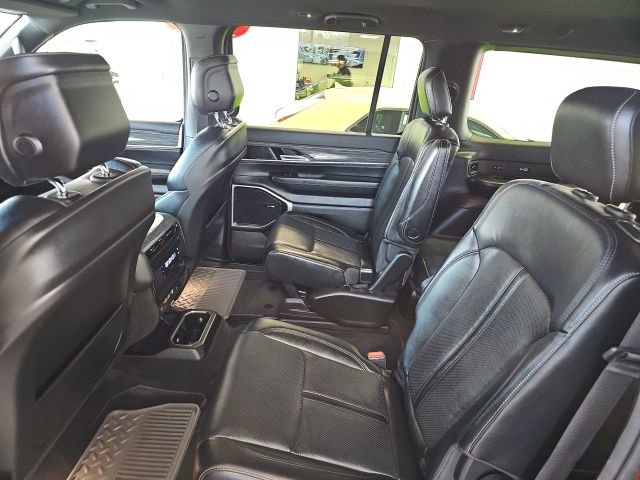 Used 2022 Jeep Wagoneer Series III w/ Flexible Seating Group image 10