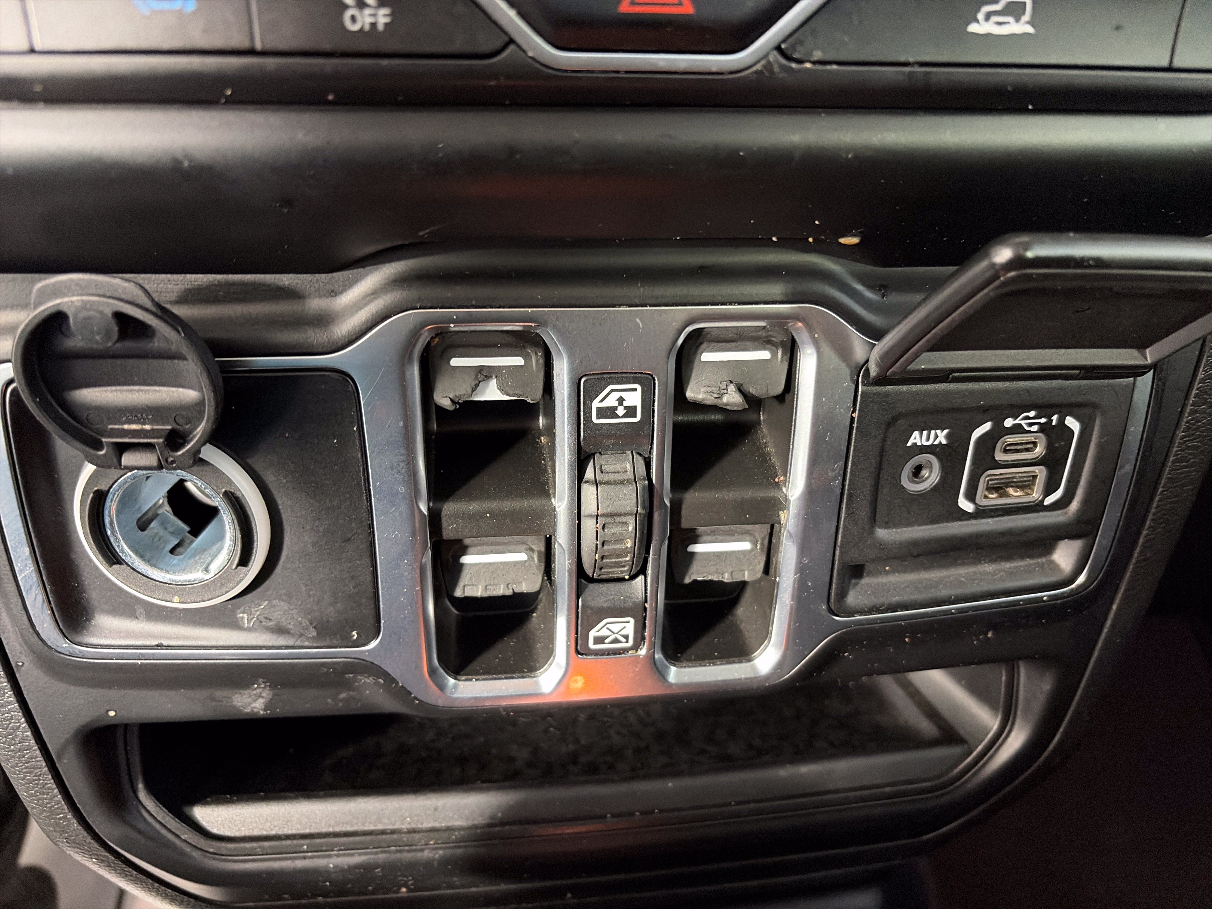 Used 2023 Jeep Wrangler Unlimited Sahara AWD/4WD image 24