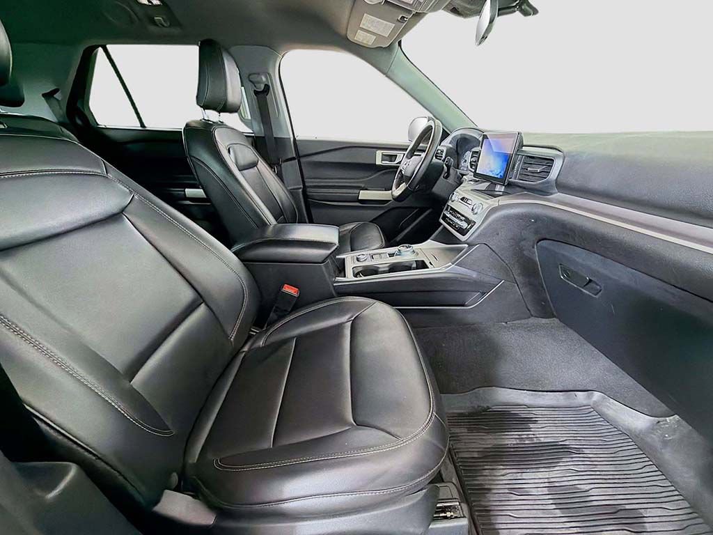 Used 2022 Ford Explorer XLT w/ Equipment Group 202A image 20
