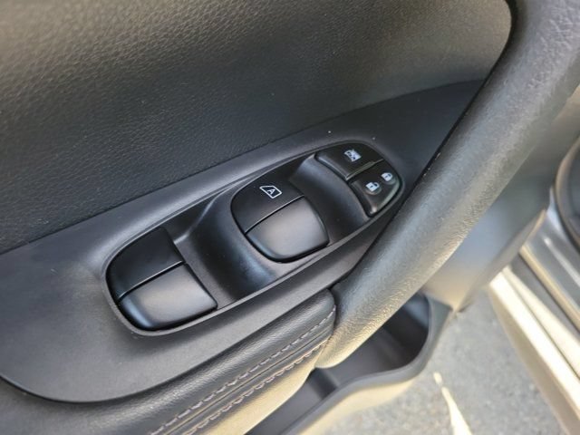 Used 2018 Nissan Rogue SL w/ Premium Package FWD image 14