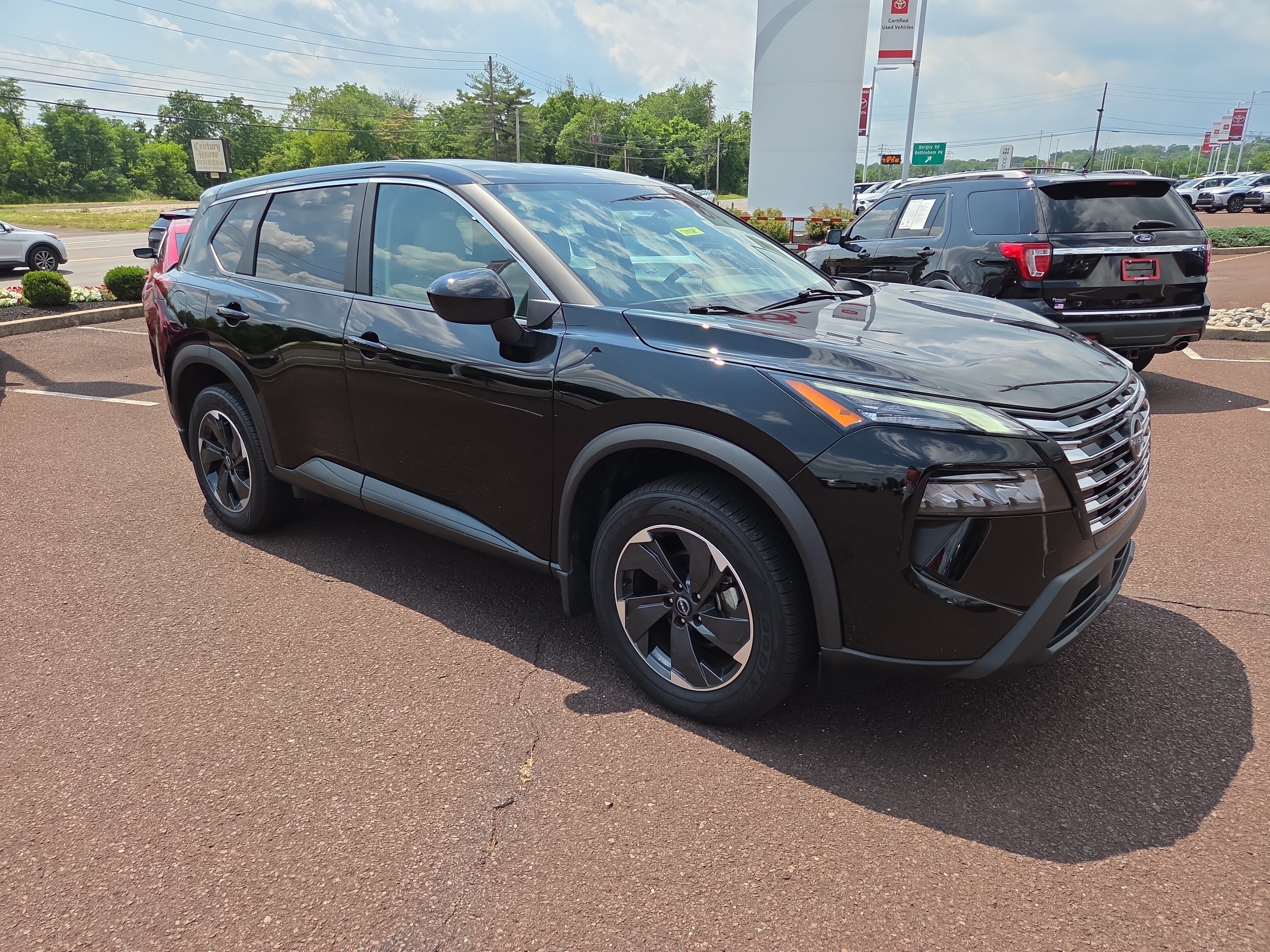 Used 2024 Nissan Rogue SV