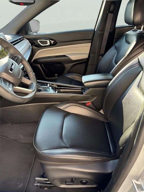 Used 2025 Jeep Compass Limited AWD/4WD image 8