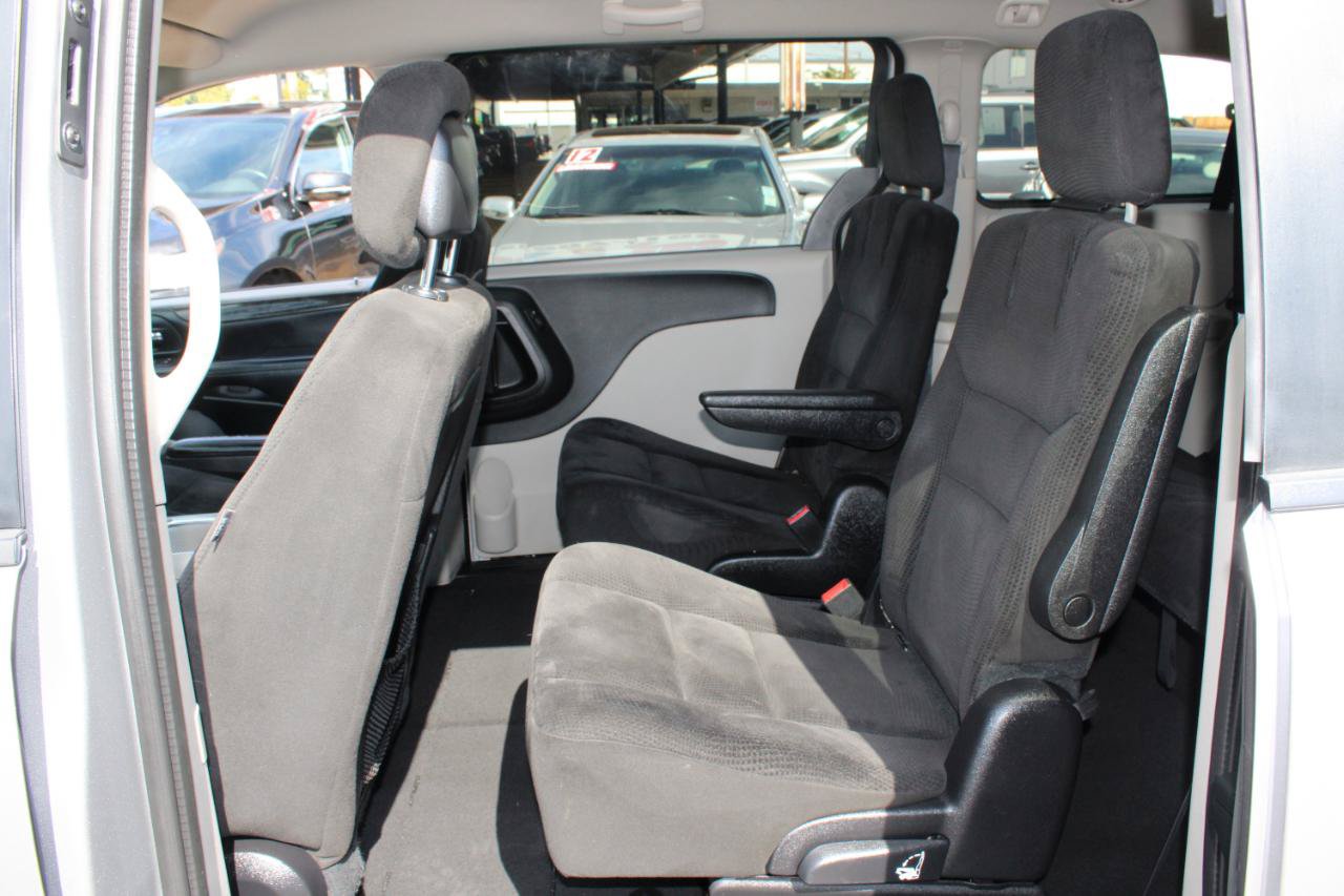 Used 2016 Dodge Grand Caravan SXT FWD image 13