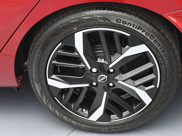 New 2025 Nissan Versa SR w/ Trunk Package FWD image 8