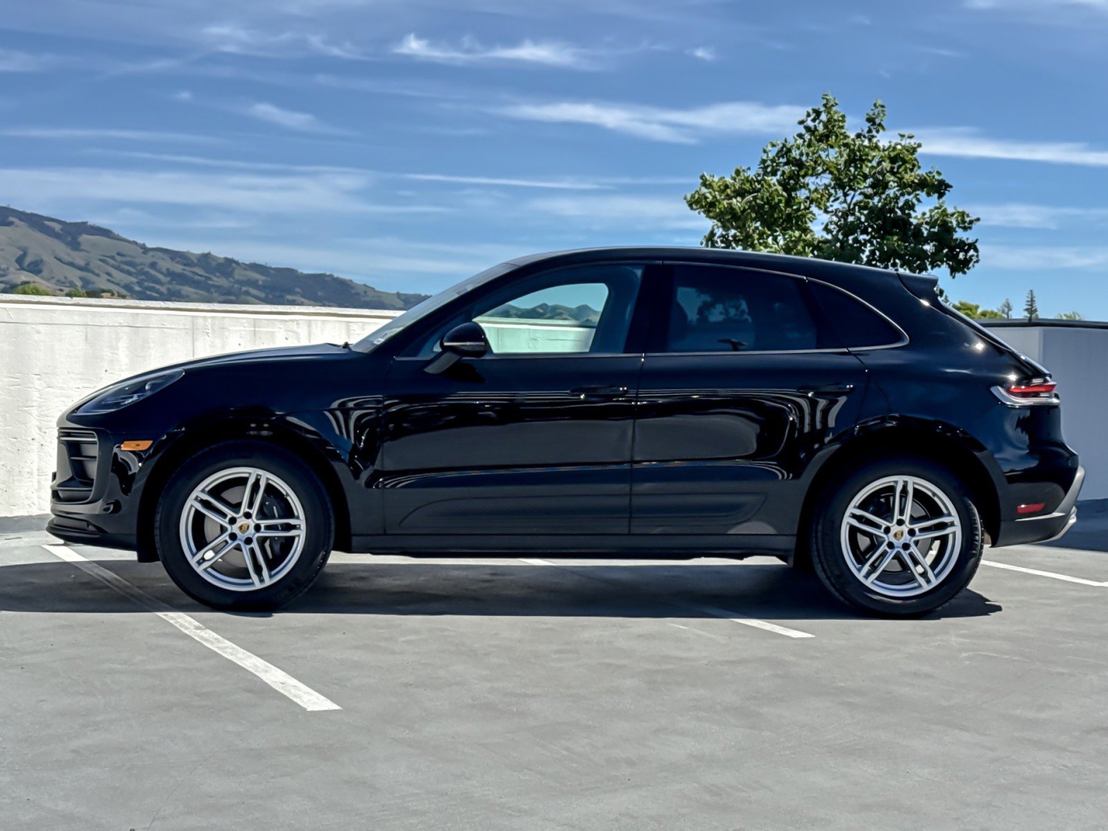 Used 2026 Porsche Macan AWD/4WD image 2