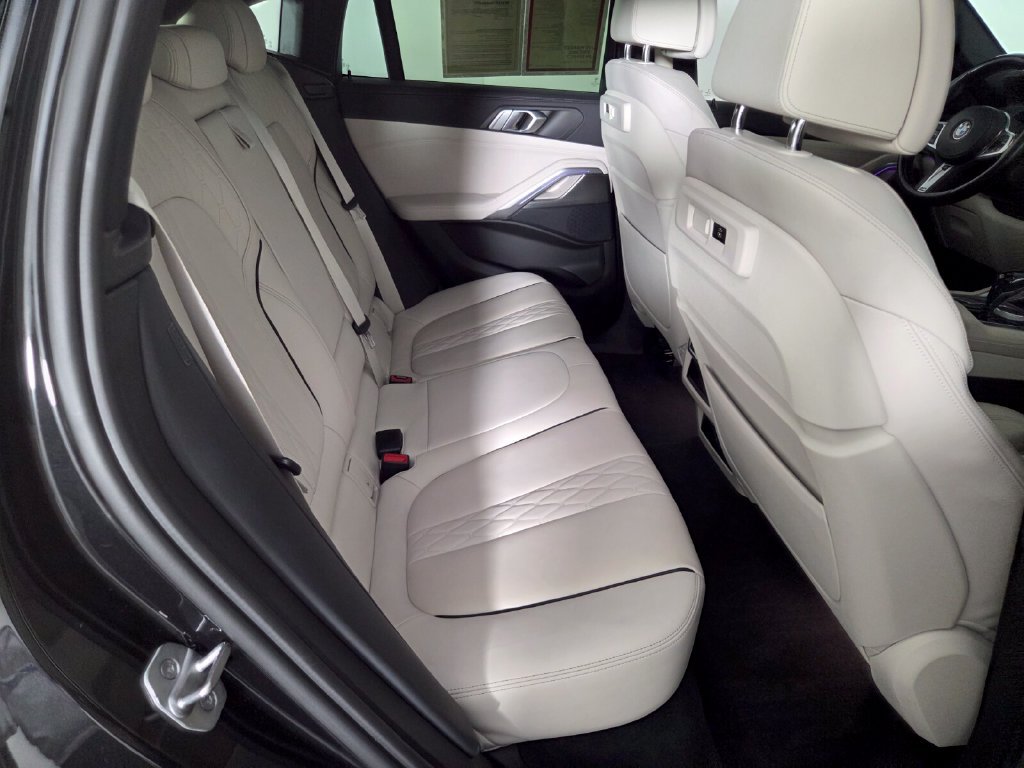 Used 2023 BMW X6 xDrive40i w/ M Sport Package AWD/4WD image 29
