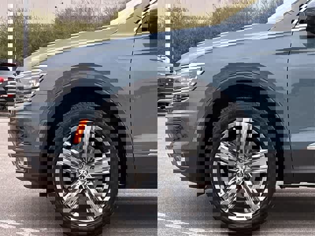 Used 2019 Volkswagen Tiguan SEL Premium image 14