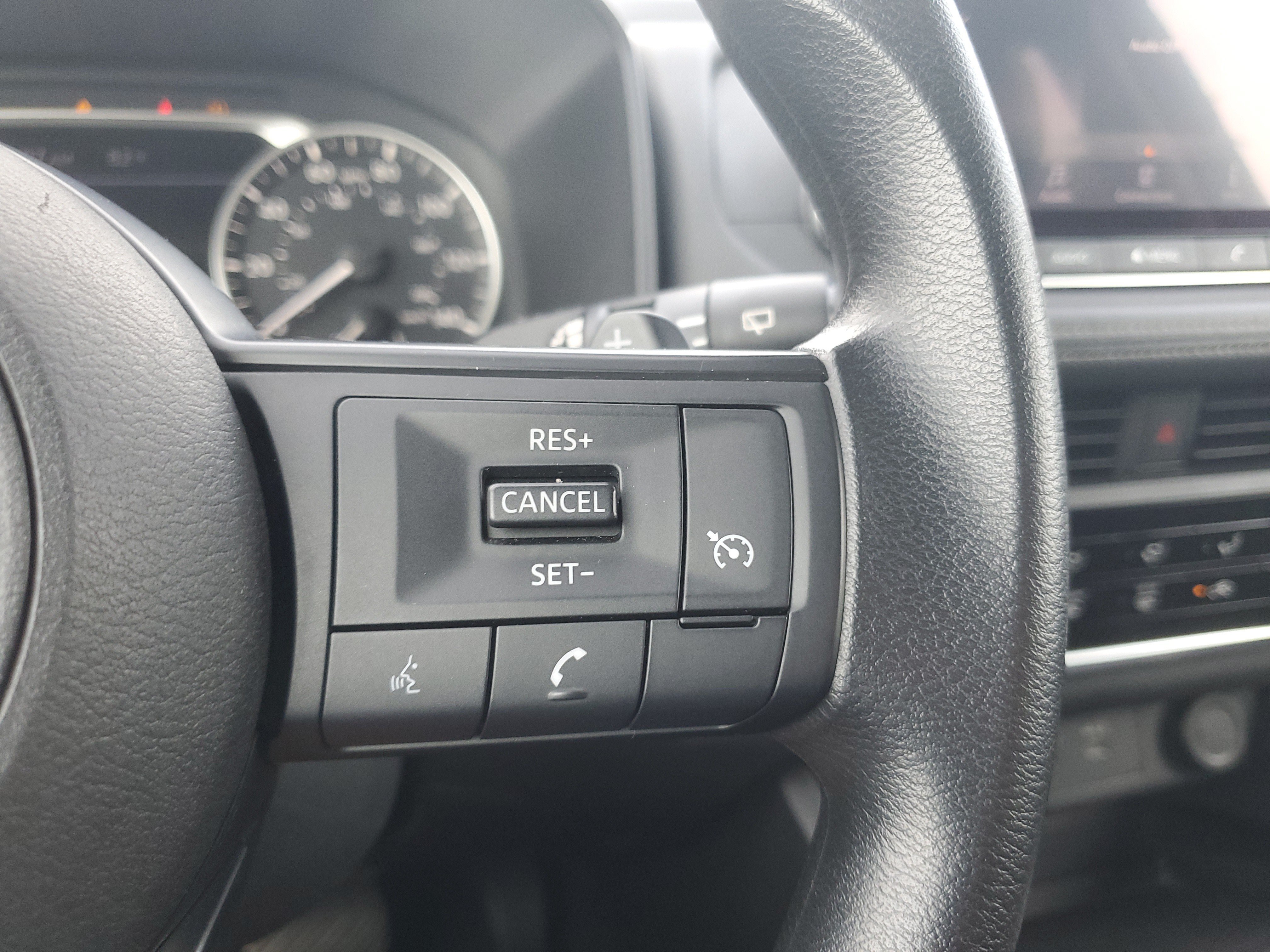 Used 2024 Nissan Rogue S FWD image 17