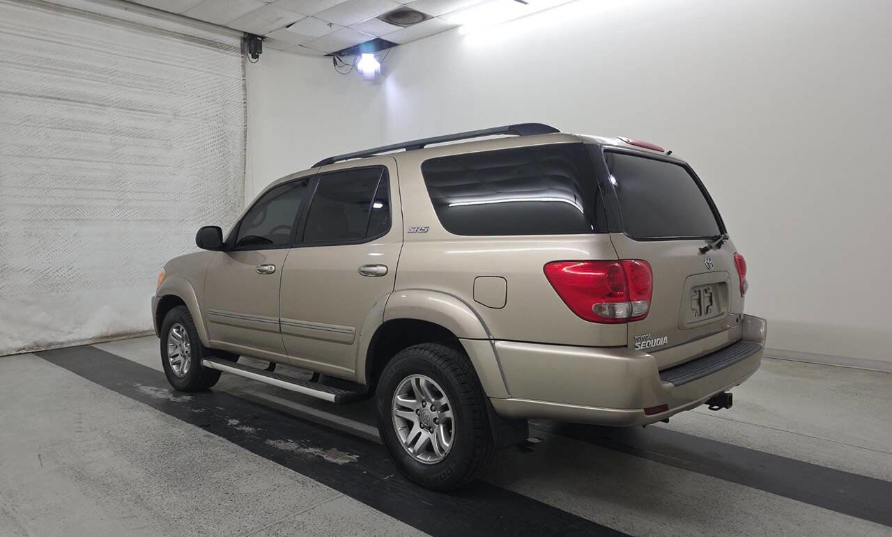 Used 2005 Toyota Sequoia SR5 RWD image 4