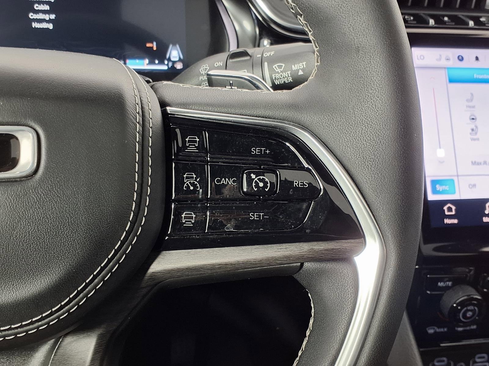 Used 2024 Jeep Grand Cherokee Overland w/ Luxury Tech Group IV image 20