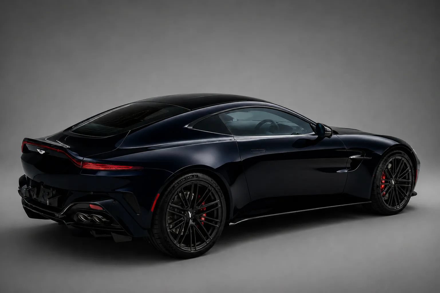 Used 2025 Aston Martin V8 Vantage Coupe RWD image 3
