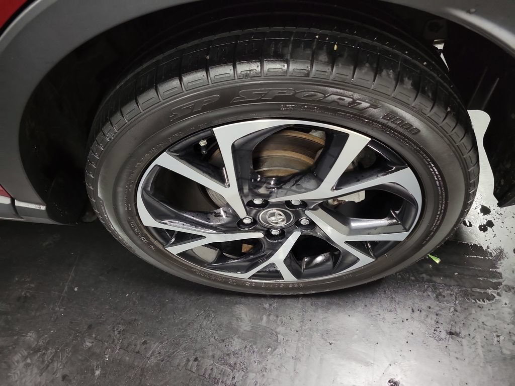 Used 2018 Toyota C-HR XLE FWD image 12