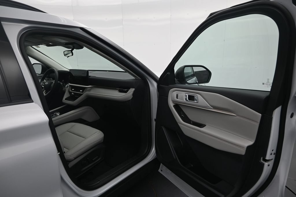 New 2026 Ford Explorer Active w/ Active Comfort Package RWD image 16