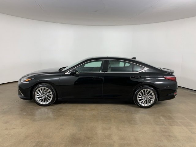 Used 2023 Lexus ES 300h Ultra Luxury w/ Accessory Package (Z2) image 16