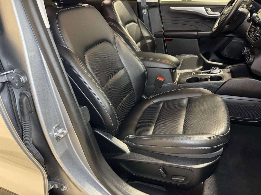 Used 2021 Ford Escape Titanium image 27