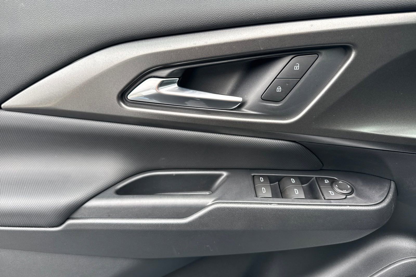 New 2026 Chevrolet Equinox EV LT image 10