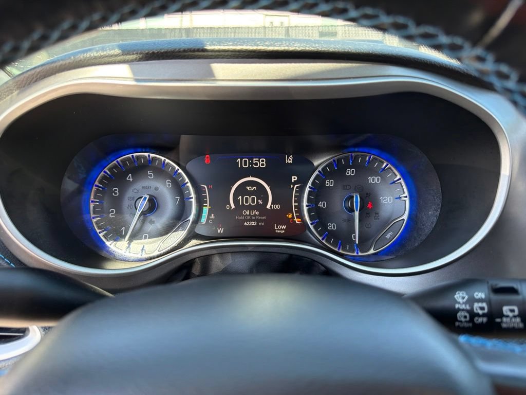 Used 2021 Chrysler Pacifica Touring-L w/ Uconnect Theater Family Group AWD/4WD image 27