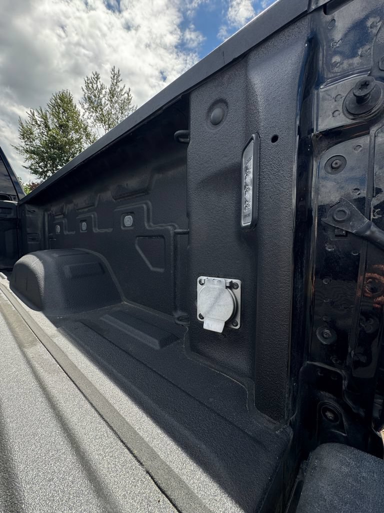 Used 2022 GMC Sierra 3500 Denali w/ Denali Black Diamond Edition AWD/4WD image 11