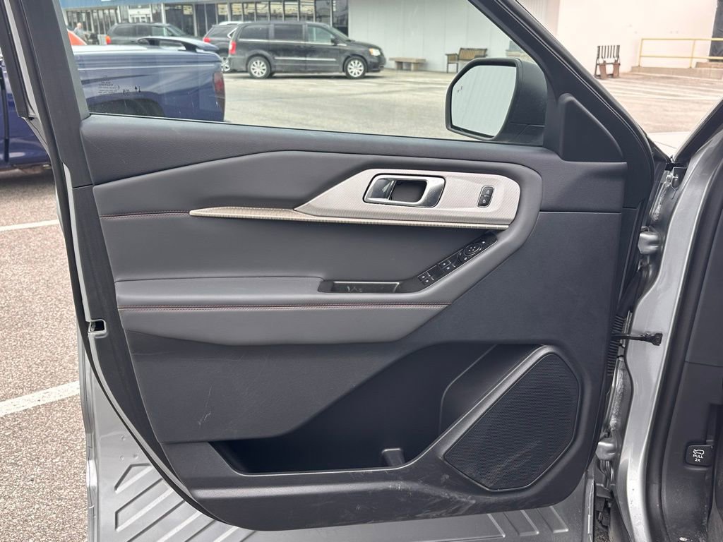 Used 2025 Ford Explorer Active w/ Active Comfort Package image 12