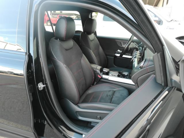 Used 2023 Mercedes-Benz EQB 300 4MATIC image 24