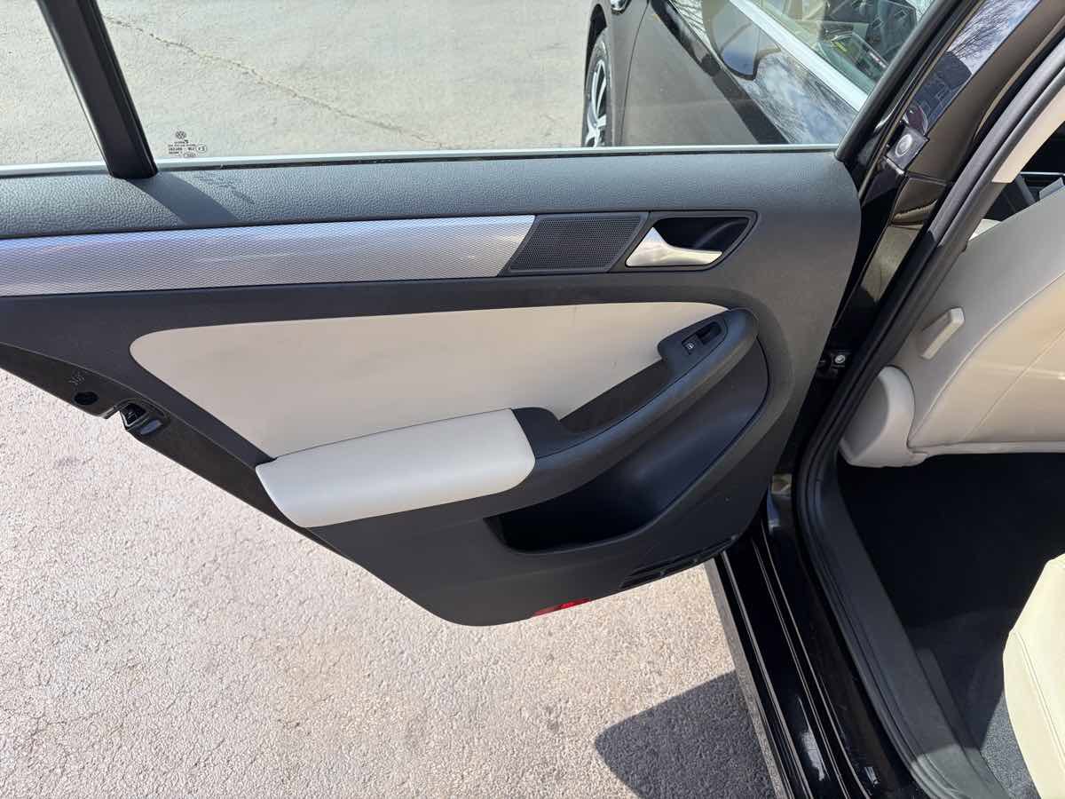 Used 2018 Volkswagen Jetta SE FWD image 16