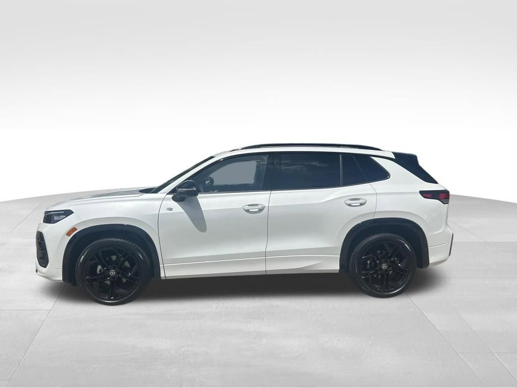 New 2026 Volkswagen Tiguan SE R-Line FWD image 2