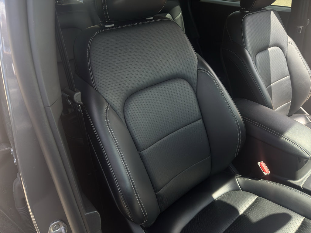 Used 2025 Ford Escape Platinum AWD/4WD image 38