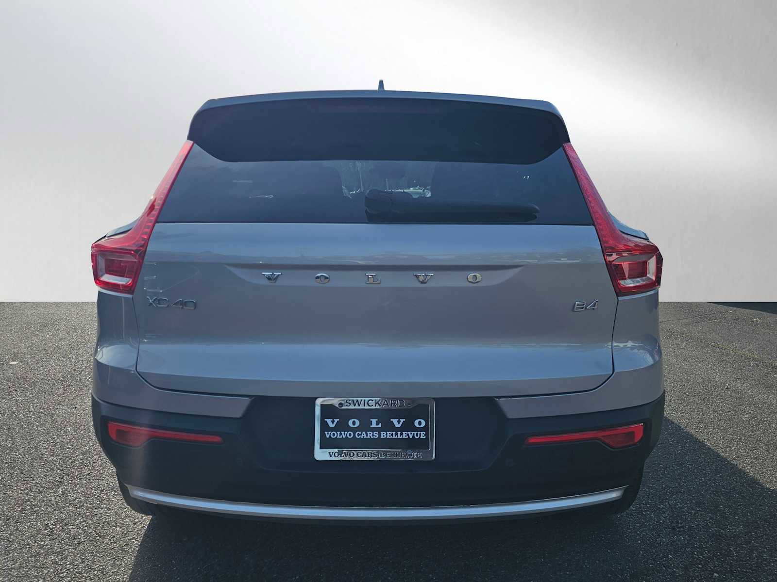 Used 2023 Volvo XC40 B4 Plus w/ Protection Package Premier image 6