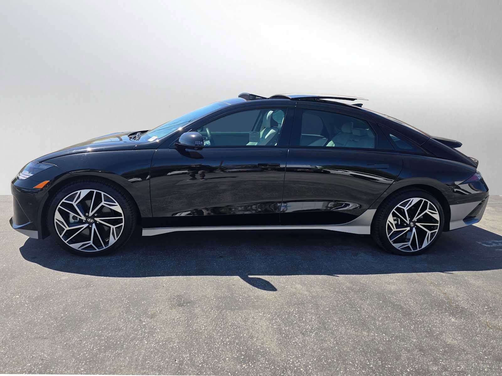 Used 2024 Hyundai Ioniq 6 Limited AWD/4WD image 6